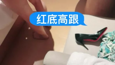 [原创]红底高跟法力无边，雨嫂被人看着做爱刺激兴奋高潮大量潮吹
