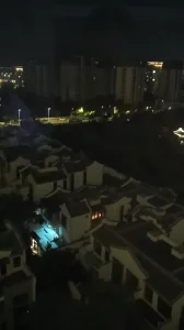 与老婆日常，旅游落地窗。